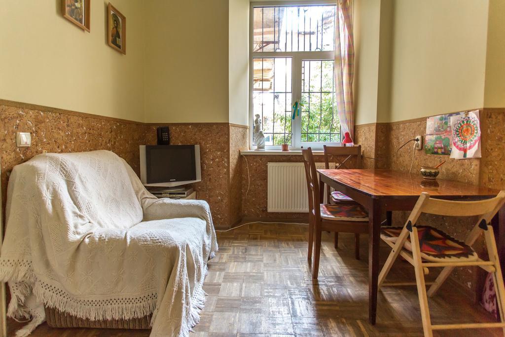 Magic Bus Hostel Λβιβ Εξωτερικό φωτογραφία